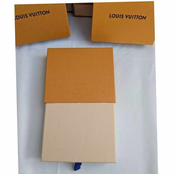 Authentic Louis Vuitton 1 Box for Wallet [ Price per Box] 165-121924 - Picture 5 of 16
